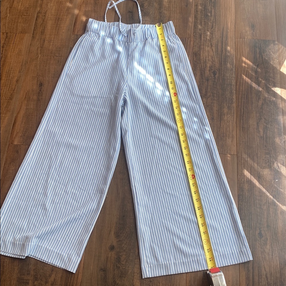H&M Blue Striped and Floral Tan Capris - Picture 6 of 16
